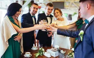 Hochzeit organisieren, wenn Gäste von überall anreisen