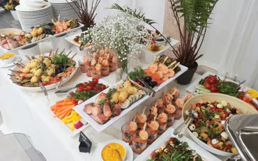 Hochzeitsbuffet: Genuss, der verbindet – Ideen für ein modernes Hochzeitsessen