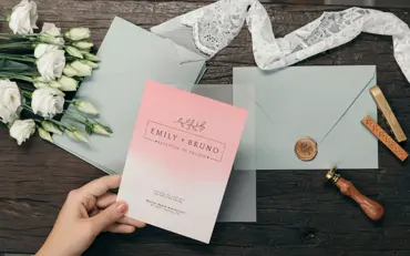 Digitale Hochzeitseinladung: Warum sie heute mehr kann als nur informieren